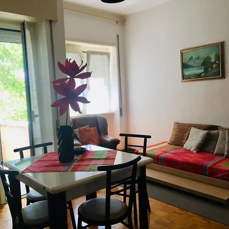 招待所 Ferranti Tra Caserma E Stazione *