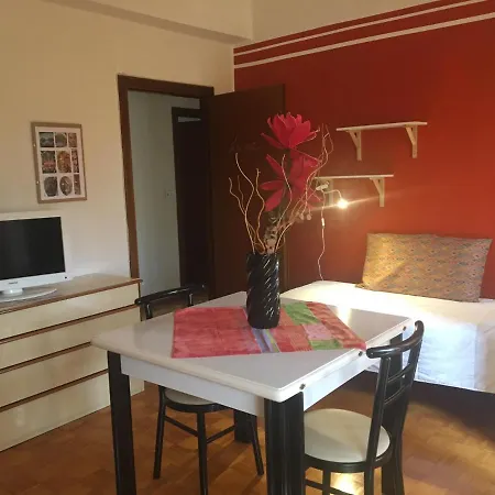 Ferranti Tra Caserma E Stazione 招待所