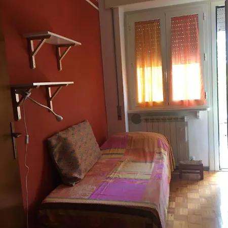 Pensión Ferranti Tra Caserma E Stazione *