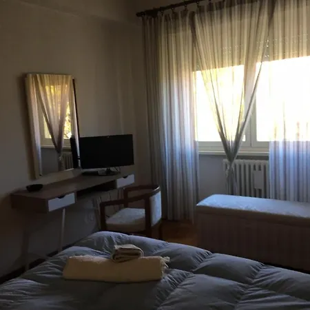 Ferranti Tra Caserma E Stazione 招待所 福利尼奥