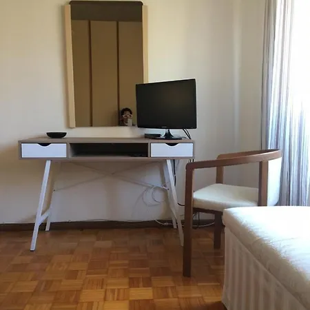 Pensión Ferranti Tra Caserma E Stazione