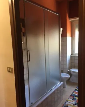 Ferranti Di Fronte Al Centro Di Selezione Affittacamere *