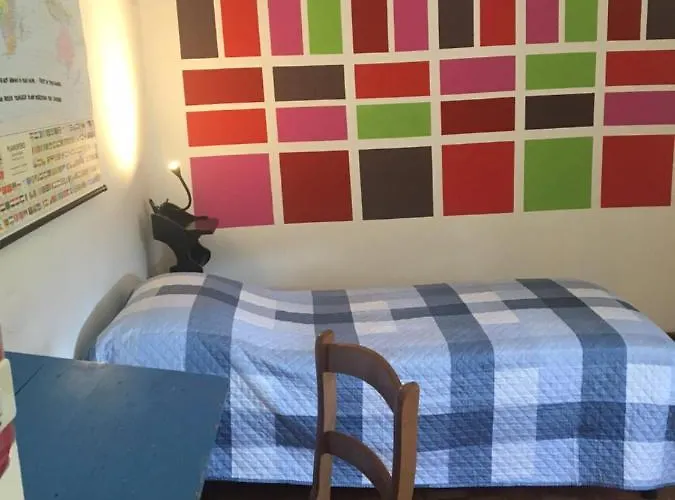 Ferranti Di Fronte Al Centro Di Selezione Affittacamere Foligno