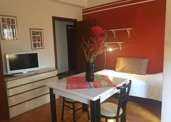 Ferranti Di Fronte Al Centro Di Selezione Affittacamere