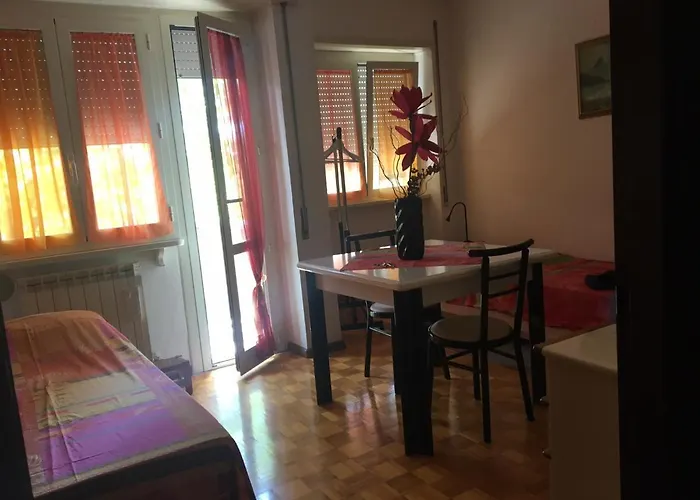 Affittacamere Ferranti Di Fronte Al Centro Di Selezione Foligno