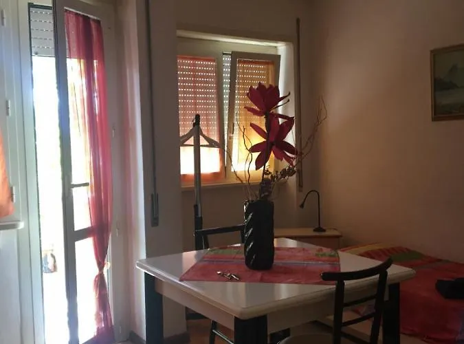 Ferranti Di Fronte Al Centro Di Selezione Affittacamere Foligno