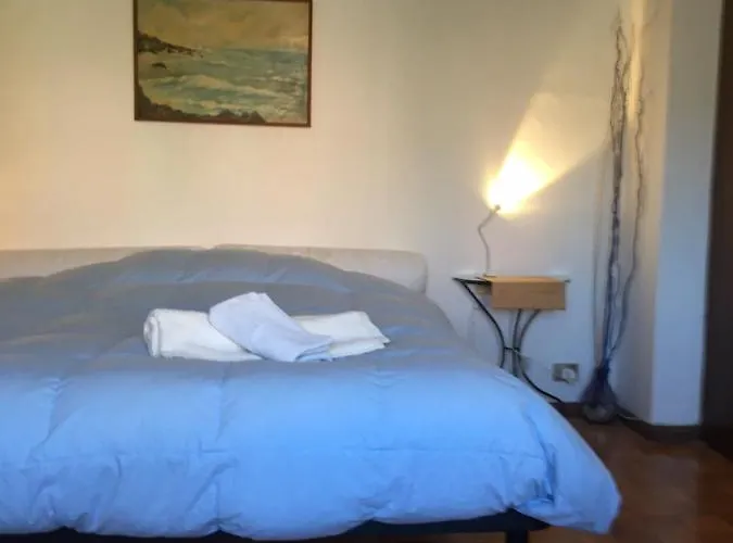 Ferranti Di Fronte Al Centro Di Selezione Affittacamere